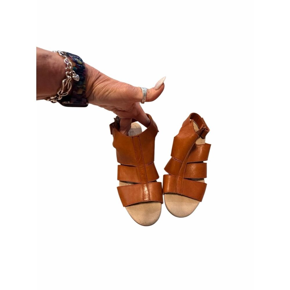 Clarks Women's Size 8.5 Brown Leather Block Heel Cage Sandals